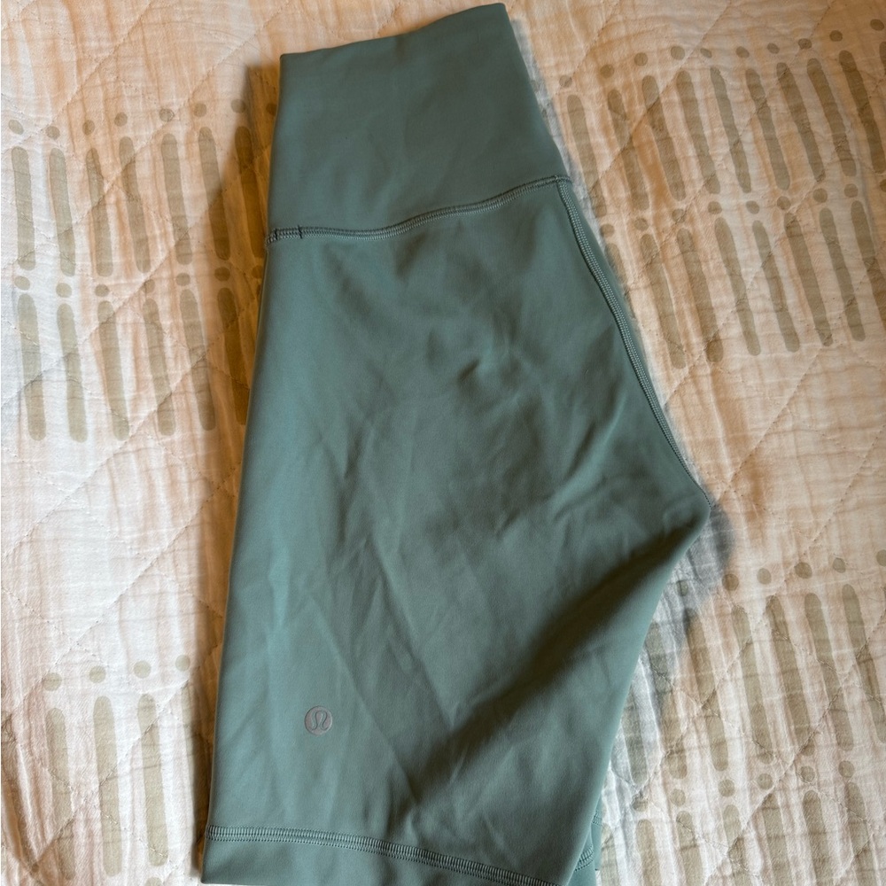 Lululemon Wunder Train Shorts 8” inseam size 6